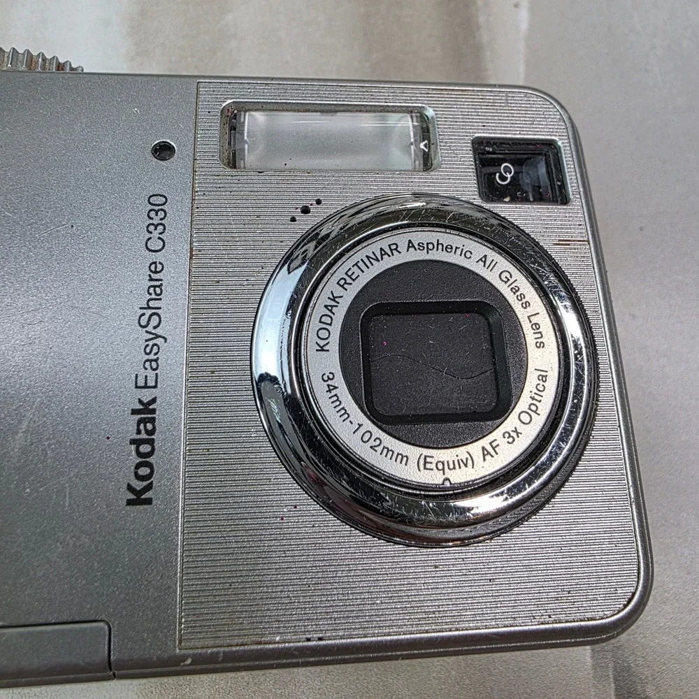 Kodak EasyShare C330 Silver Digital Camera 4.0MP 3x Optical Zoom Retinar Lens S3